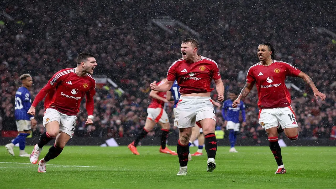 مانشستر يونايتد يرد على شائعات تحول دي ليخت لامرأة